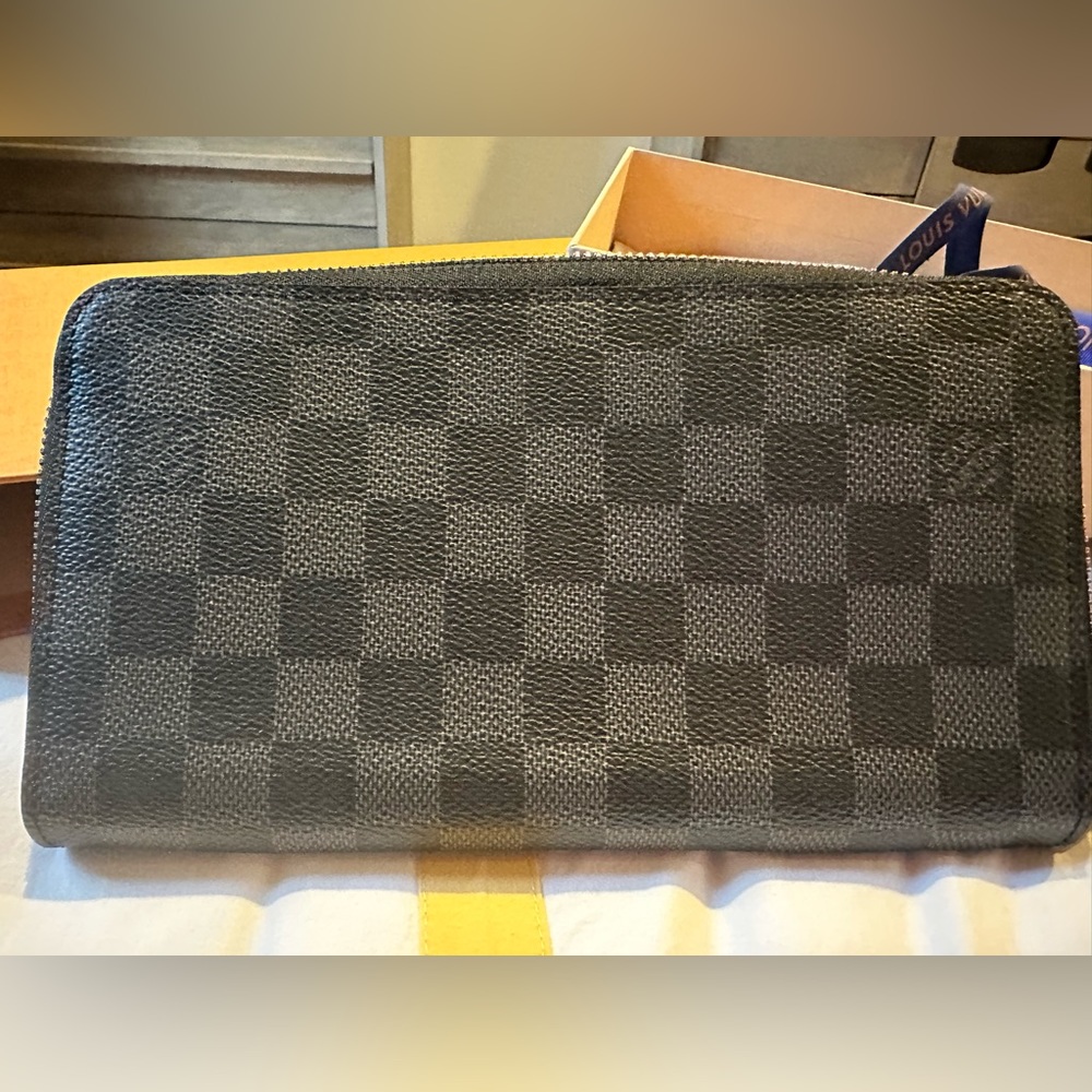 LOUIS VUITTON Damier zippy organiser NWT